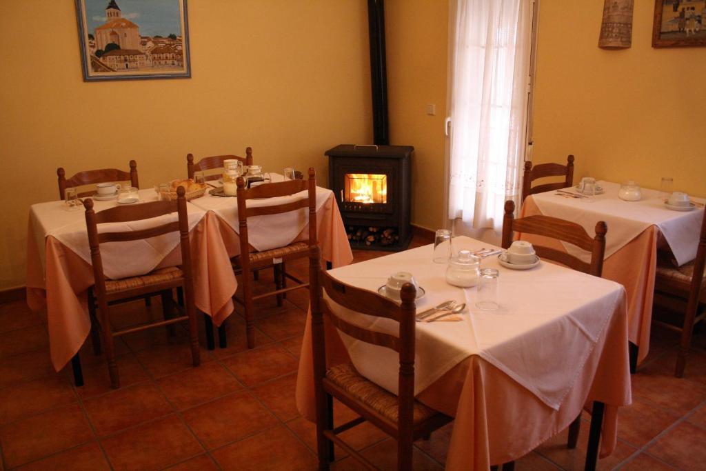 Hostal La Balquina Chinchon Exterior photo